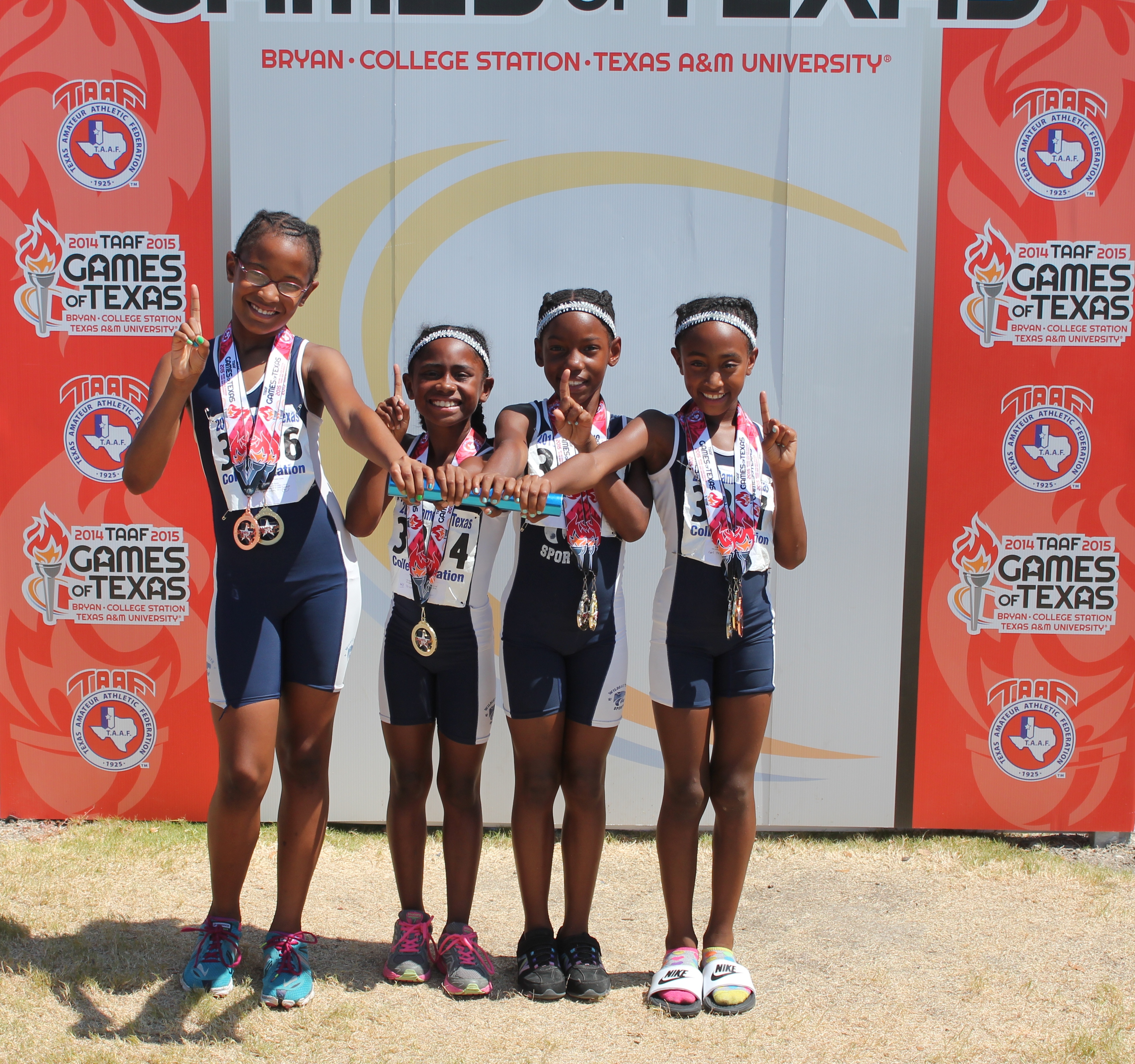 100RELAYTRACKTEAMSTATECHAMPS2015.JPG